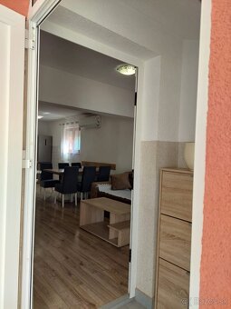 CHORVÁTSKO, skvelá dovolenka pri pláži s PIESOM V MORI - 7