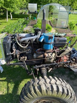 Traktor na podvozku Tatra 805 - 7