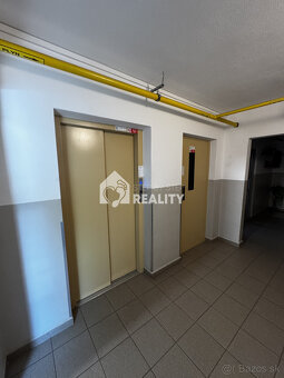 Ponúkame na predaj 3 izb. slnečný byt s balkónom na sídlisku - 7