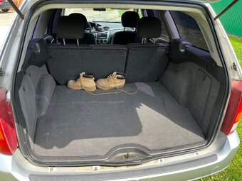 Predám Ford focus 1.6 benzin 74kw - 7