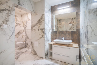 Nadštandardný 3-izbový apartmán s vlastným pozemkom - 7