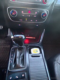 KIA Sorento 2,2 CRDi 4WD Automat 7 miestná. - 7