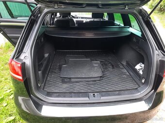 VW Passat Variant (2018) – Šedá tmavá metalíza - 7