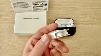 Apple AirPods Pro 2022 + Nomad Leather Case Brown - 7