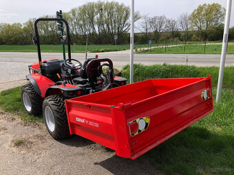 Malotraktor AGT 1060 - otočné pracoviště řidiče - 56 HP - 7