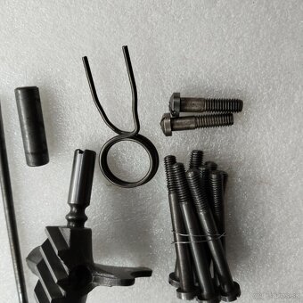 MANET 90 ŠROUBY MOTORU ORIGINÁL - 7