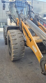 Nakladač LIEBHERR - 7