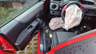 Toyota Yaris 1.33 - 7