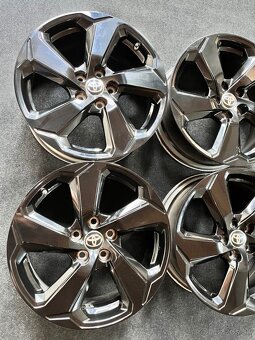 5x114,3 R18 Originál ALU Toyota RAV4 5.Gen.- černé - senzor - 7