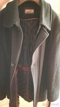 Elegantny cierny kabat s pravou kozusinov a panske kabaty - 7