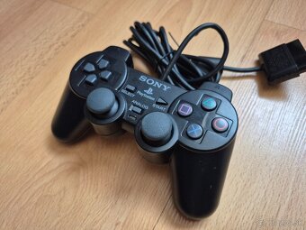 Predám ovládače na PS2 - 7