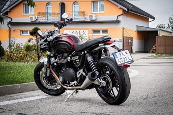 Triumph Speed Twin 1200 Stealth Edition - 7