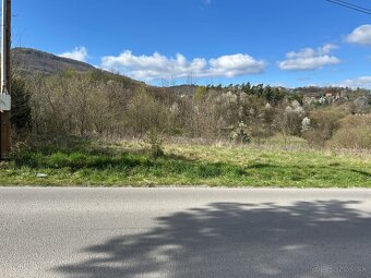 Slnečný stavebný pozemok Nová Baňa – 2032 m², TOP lokalita - 7