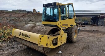 Hľadám prácu ako strojnik bagrista 3D,buldozer,valec,vodic - 7