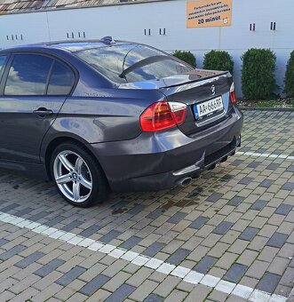 Bmw E90 318D - 7