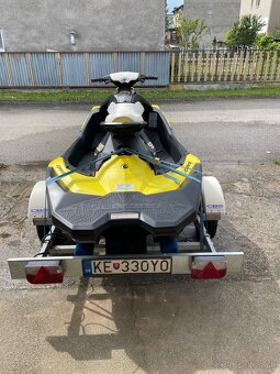 Sea-Doo Spark 3up 90HP + príves CBS + vesty – ako nový - 7