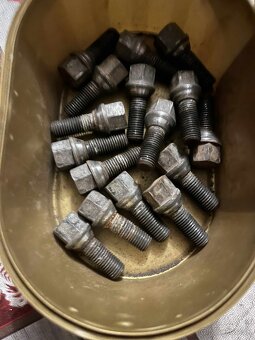 Elektrony na Feliciu R13 4x100 stred 57.1 - 7