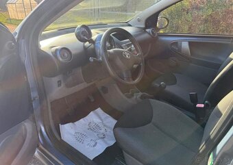 Toyota Aygo 1,0 i klima serviska nová STK benzín manuál - 7