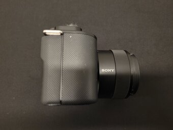 Sony ZV-e10 + E 11mm f1.8 - 7