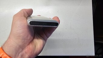 Retro mobil Nokia E7 - 7