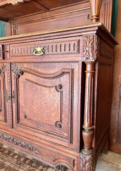 Historický príborník v rustikálnom štýle - 7