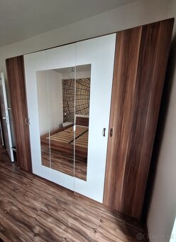 Manželsķá posteľ s roštami, 2KS nočných stolíkov (skriňa) - 7
