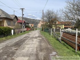 Pekný pozemok v obci Hosťovce - 7