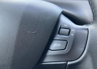 Peugeot 208 1.2i KLIMA PANORAMA TEMPOMAT benzín manuál 60 kw - 7