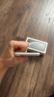 iPhone XR 128GB - biely + MagSafe kryt - 7