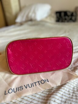 Rúžova kabelka Louis Vuitton - 7