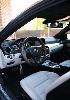 Mercedes Benz C350 - 7
