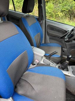 TOYOTA RAV4 4x4 - 7