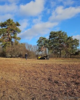 Čistenie pozemkov od naletovych drevín lesná fréza - 7