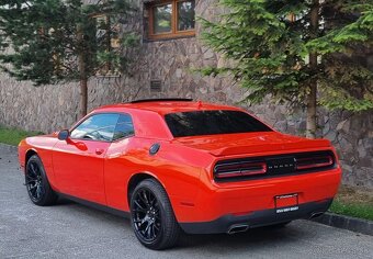 Predám Dodge Challenger 3.6 V6 - 7