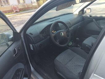 Predám škoda Octavia combi 1.6 75k.benzín - 7