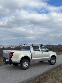 Toyota Hilux 2009 2.5d 4x4 REZERVOVANE DO 9.6 - 7