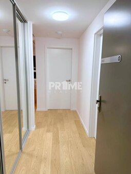 MODERNÝ 2i BYT, LOGGIA, VÝHĽAD NA BRAT.HRAD, PAKRING, KLINGE - 7