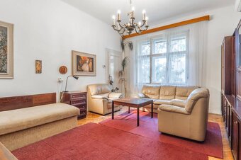 Priestranný veľkometrážny byt s historickým šarmom v Starom - 7