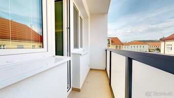 Krásny 3izb.byt v úplnom centre v oplotenom areáli s vlastný - 7