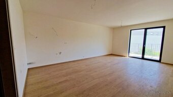 Predaj novostavba 2 izbový byt s balkónom  61 m2 + parkovaci - 7