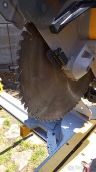 pokosová píla DEWALT DW718 - QS a stôl DE7023 - 7