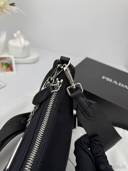 Čierna elegantná kabelka – kompaktný a nadčasový doplnok - 7