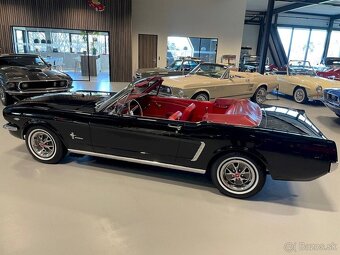 Ford Mustang Convertible - 7