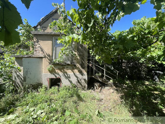 Priestranný pozemok so starším rodinným domom v obci Tvrd - 7