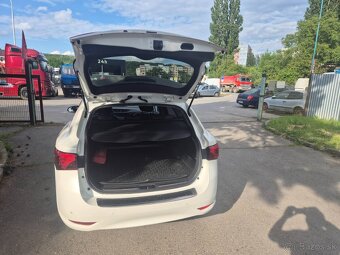 Predám Toyota Avensis Combi 2.0 Valvematic Executive MDS - 7