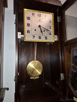 Predám funkčné polbicie starožitné nástenné hodiny VEDETTE F - 7