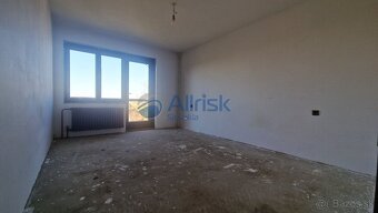 Na predaj veľký 6-izbový rodinný dom s veľkým pozemkom - 7