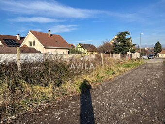 NA PREDAJ: stavebný pozemok 606m2 - Dvorníky - 7