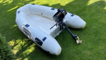Predám závesný lodný motor Yamaha 2 HP plus gumový Cln s lam - 7