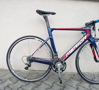 Predám aerokarbonový cestný bicykel MERIDA REACTO - 7